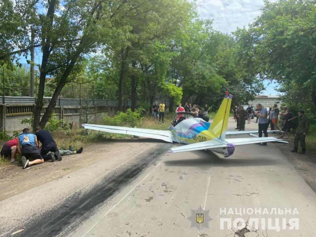 В Одесі розбився легкомоторний літак, двоє пілотів загинули