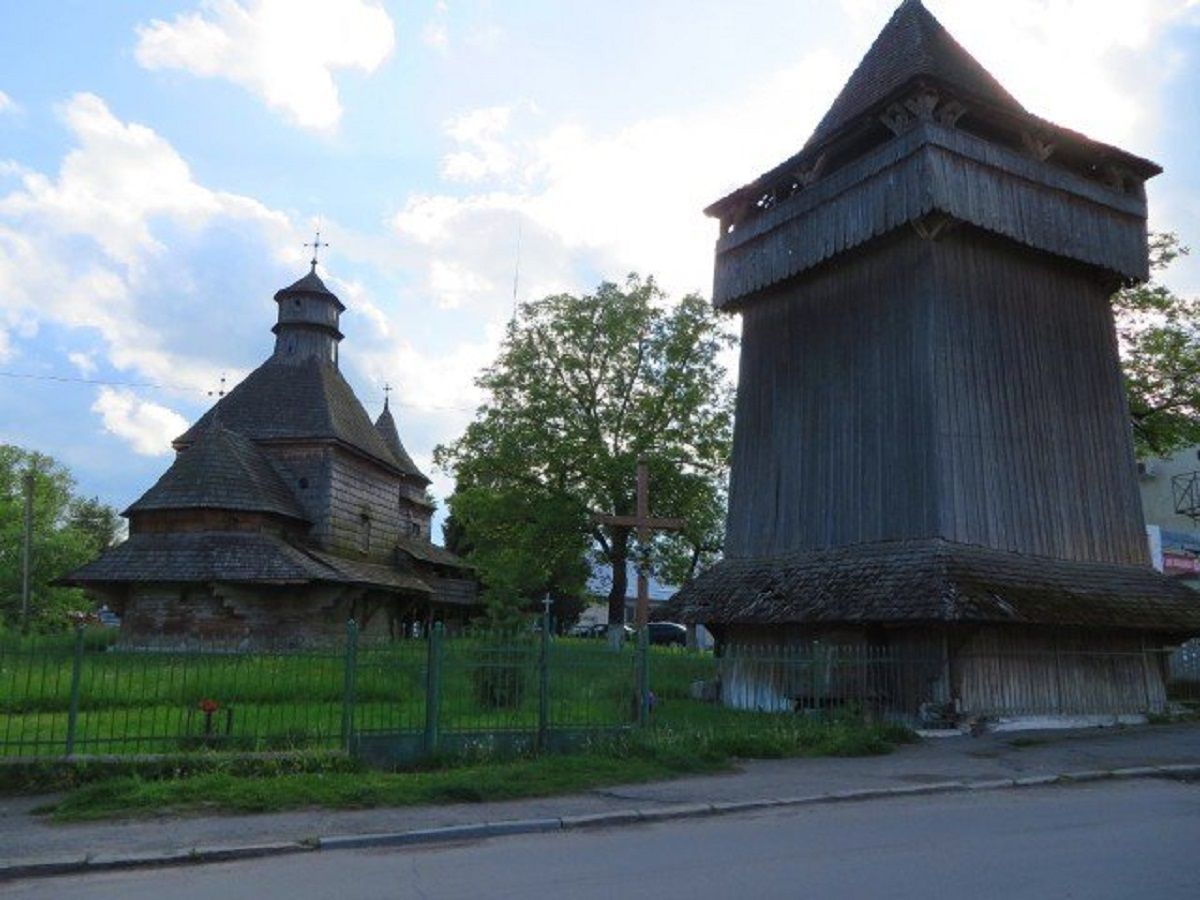 У Дрогобичі реставрують дзвіницю однієї з найстаріших дерев’яних церков України