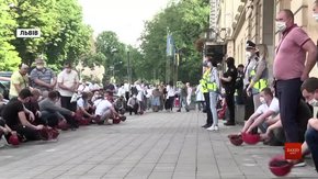 Працівники шахти «Надія» протестували під Львівською облрадою