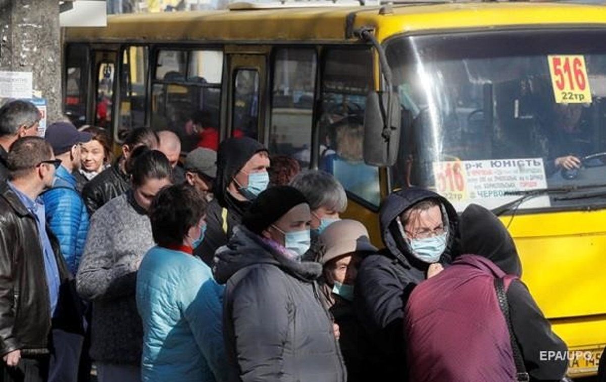 Лише 10% українців залишились вдома після першого послаблення карантину