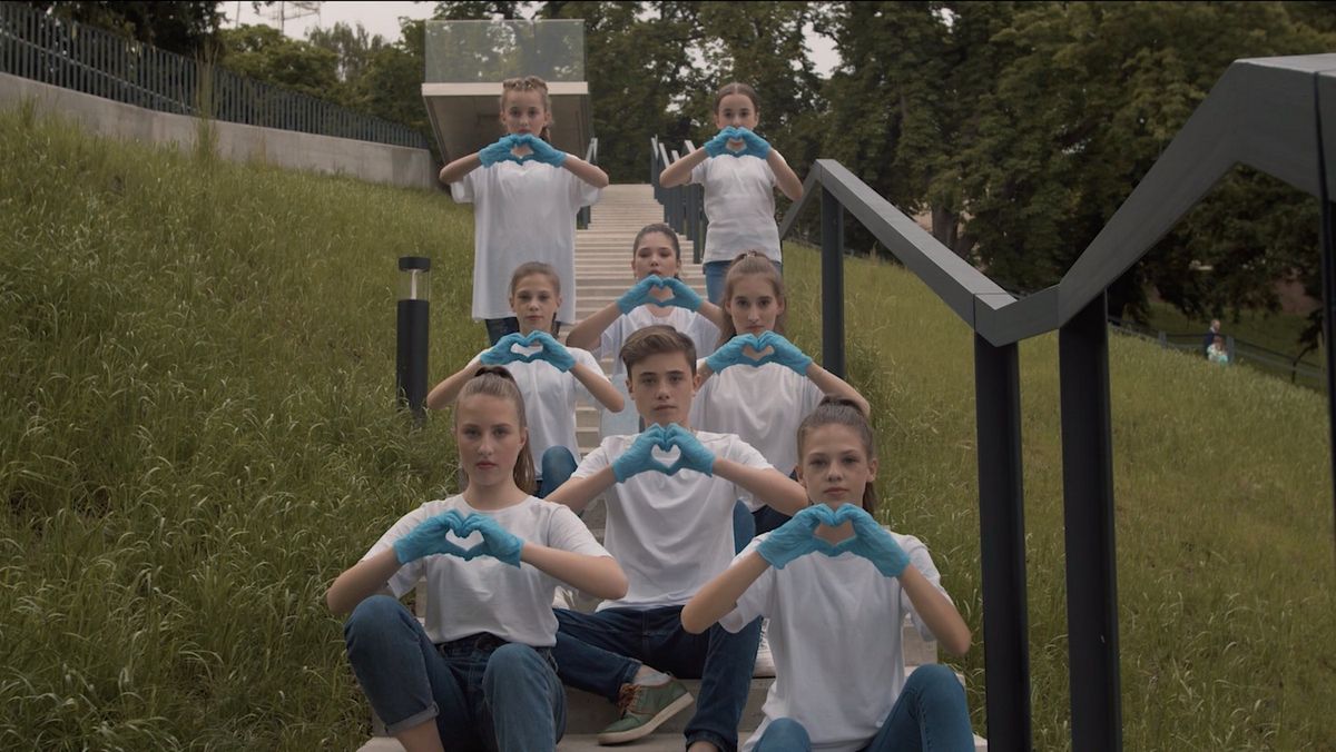 Діти зі школи Павла Табакова записали пісню-подяку лікарям