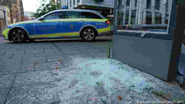 Сотні людей вчинили погроми в німецькому Штутгарті після перевірки поліцією підлітка