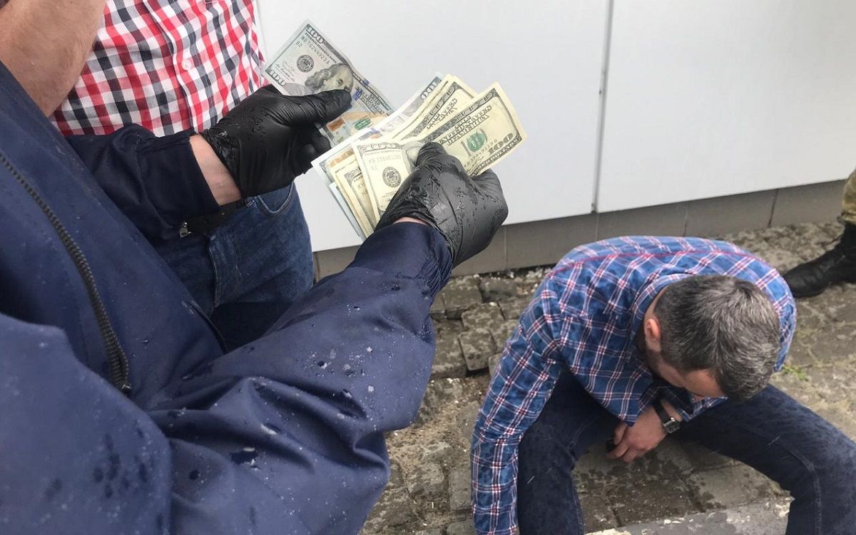 Прикордонник з Рави-Руської намагався підкупити свого колегу для організації контрабанди