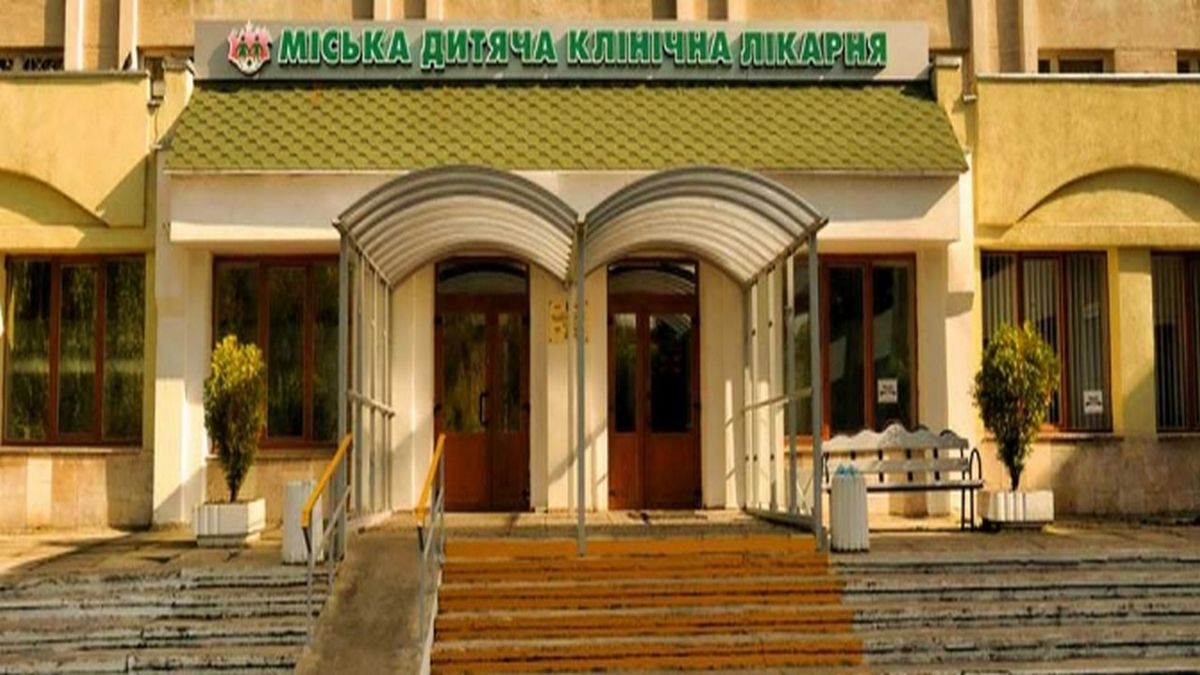 Львівські  хірурги успішно прооперували 14-річну дівчину з подвійними жіночими органами