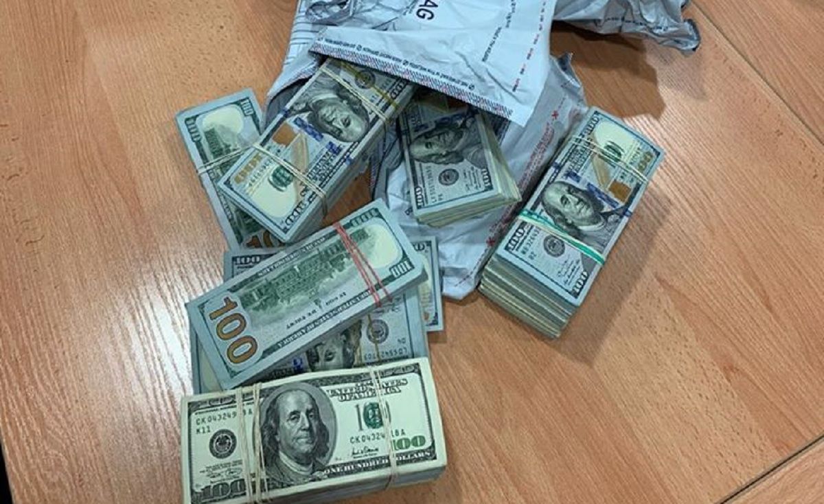 Львівський суд конфіскував 490 тис. євро та 240 тис. доларів США в українця