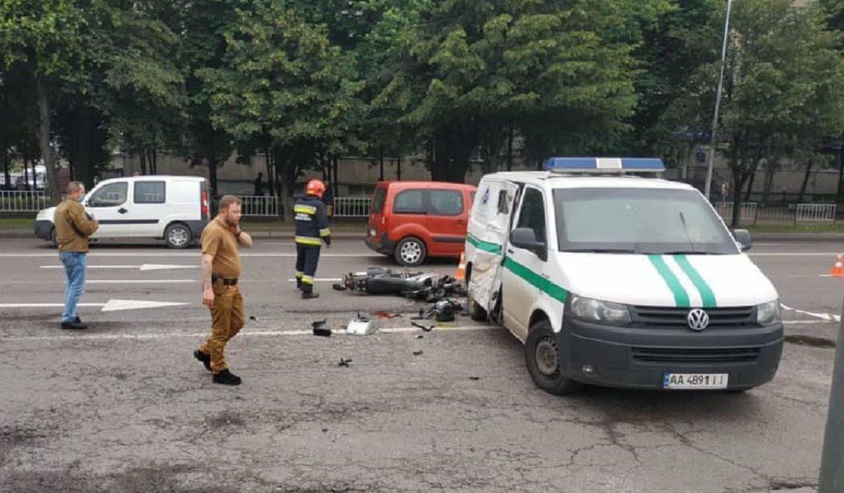 Після зіткнення з інкасаторським авто у Львові загинув мотоцикліст