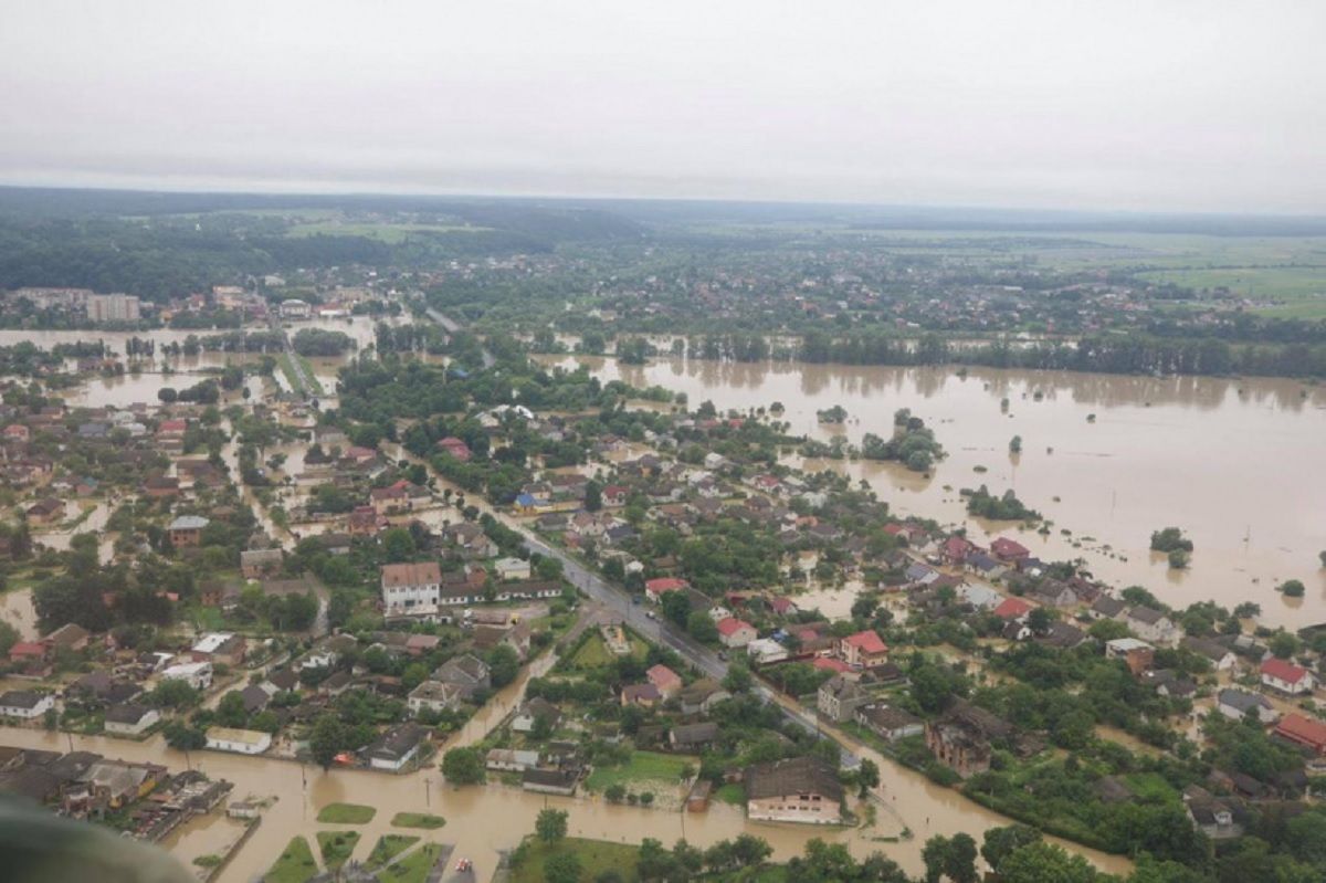 У Галичі через повінь евакуюють лікарню з хворими на коронавірус