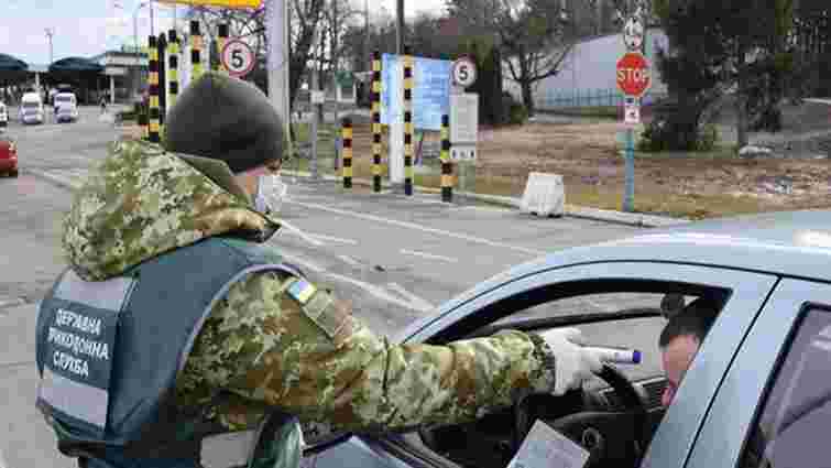 Кабмін скасував обов’язкову ізоляцію для тих, хто в’їжджає в Україну