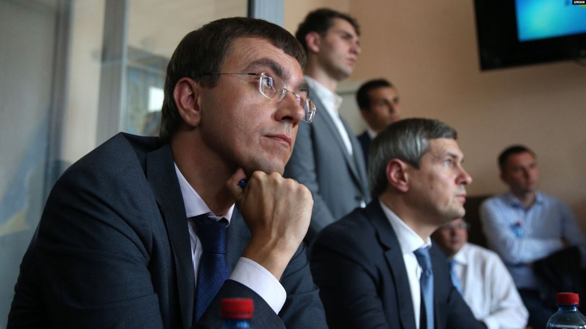 Екс-міністра інфраструктури Володимира Омеляна відпустили під особисте зобов’язання
