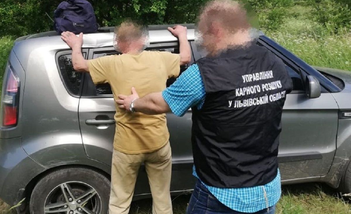 На Львівщині поліцейські затримали торговця боєприпасами