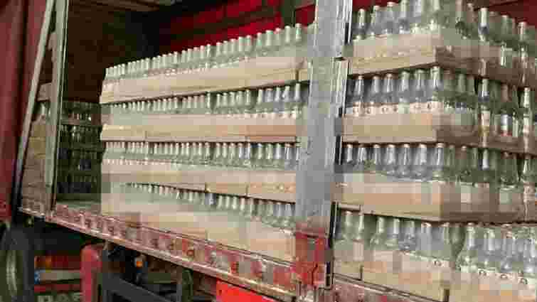 На Львівщині поліцейські вилучили більше 28 тис. пляшок фальсифікованого алкоголю 