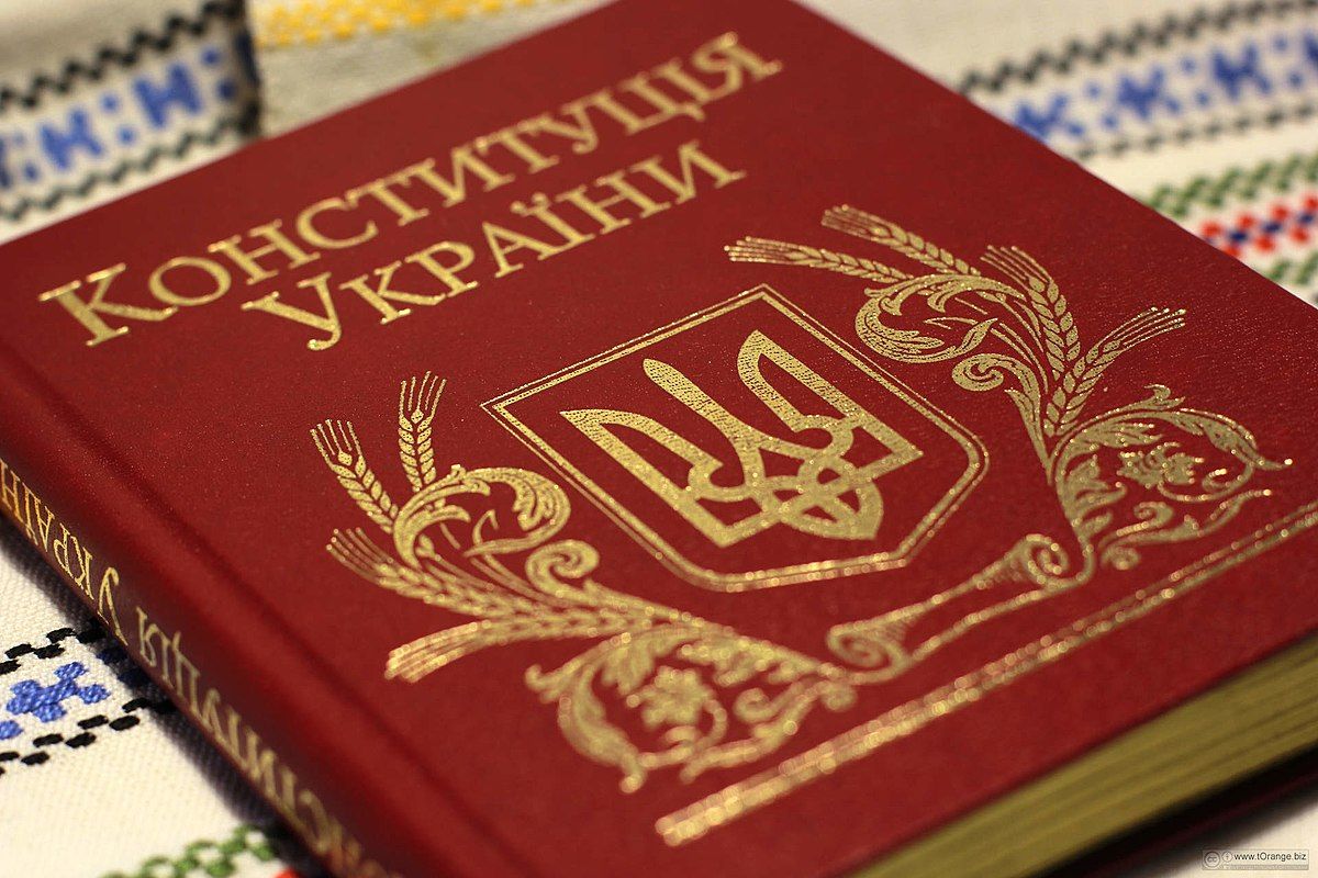 Зеленський у День Конституції закликав українців поважати права одне одного