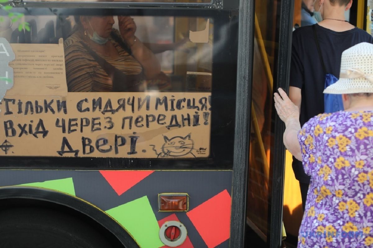 На Буковині відновлюють сполучення всередині області і роботу ресторанів