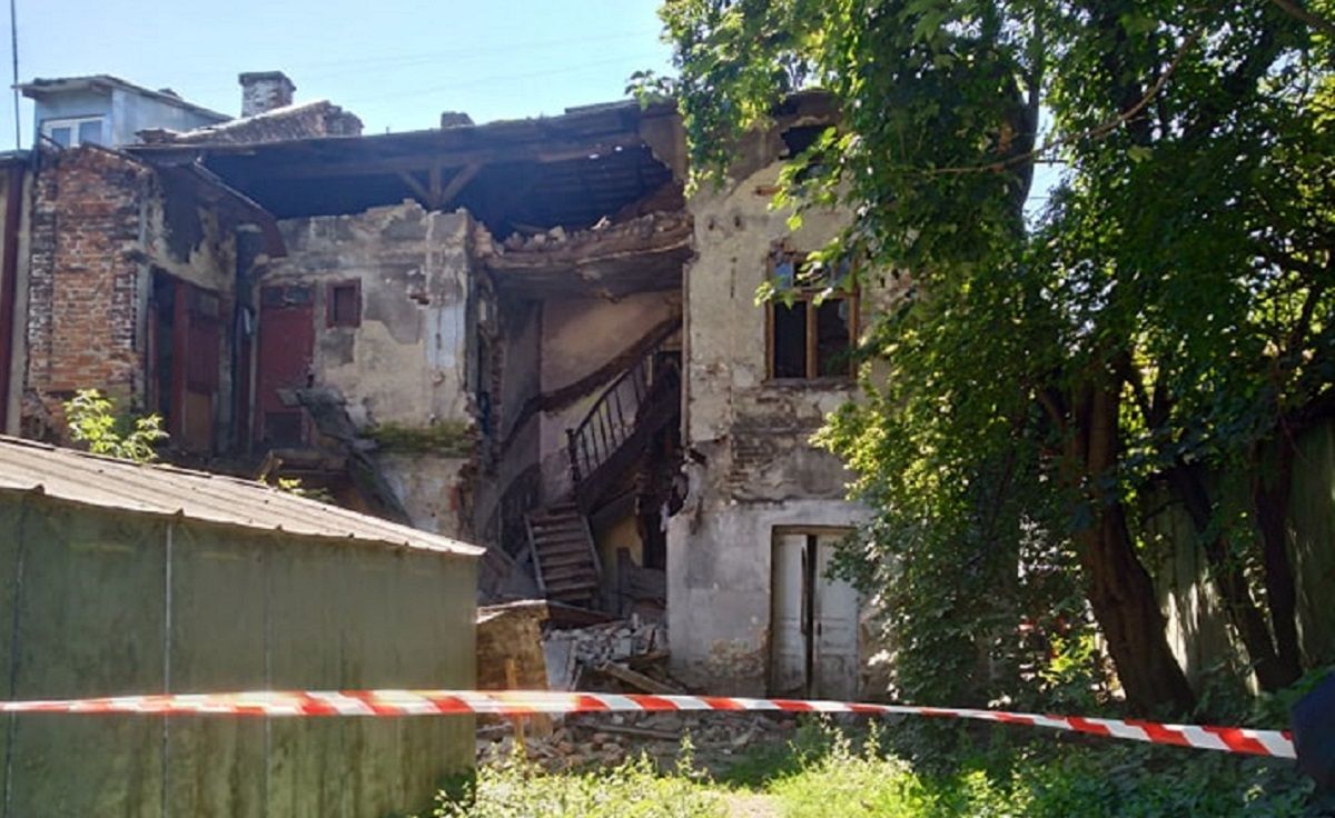На вул. Дашкевича у Львові обвалилась закинута двоповерхова будівля