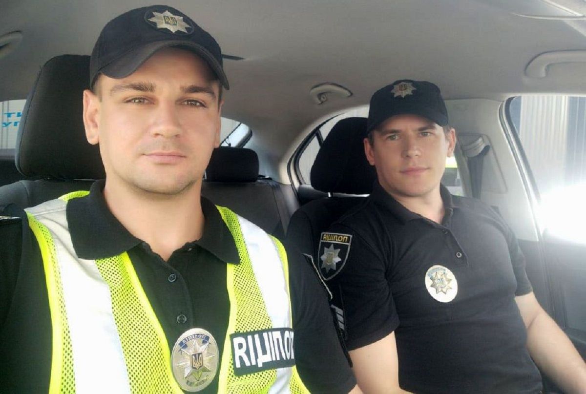 Львівські патрульні допомогли жінці, яка близько тижня пролежала на підлозі з ознаками інсульту