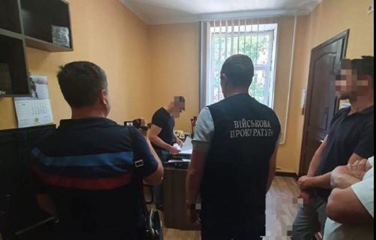 Підполковника СБУ затримали на вимаганні 250 тис. доларів у справі про загибель нардепа