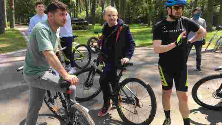 ДУС заднім числом провело тендер на оренду велосипедів для зустрічі Зеленського з пресою