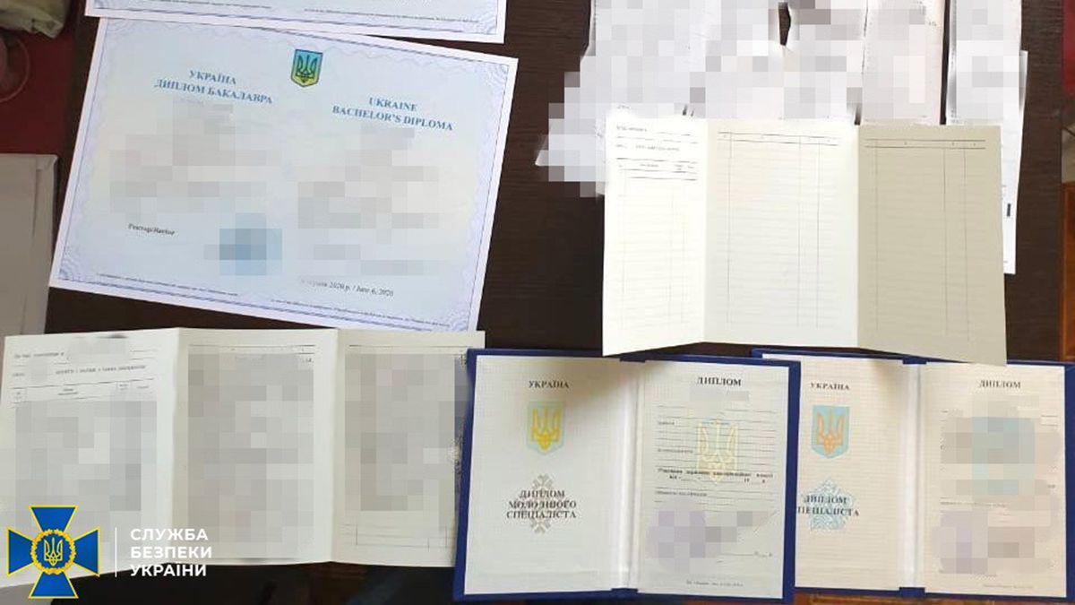 СБУ викрила зловмисників, які підробляли українські дипломи для терористів «ДНР»