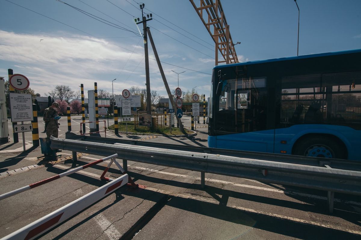 Транзит Угорщиною для українців дозволений лише через два пункти пропуску