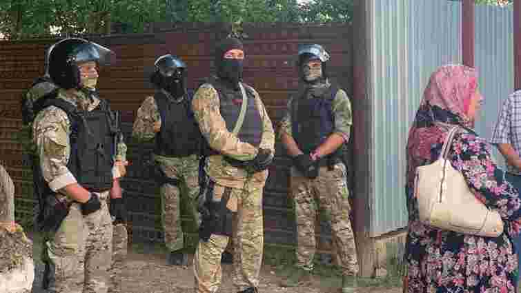 В Криму російські силовики провели масові обшуки і затримання кримських татар