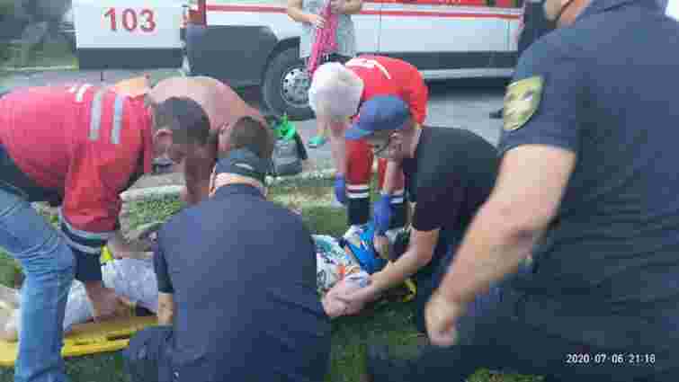 На Львівщині жінка впала в 12-метровий колодязь і вижила