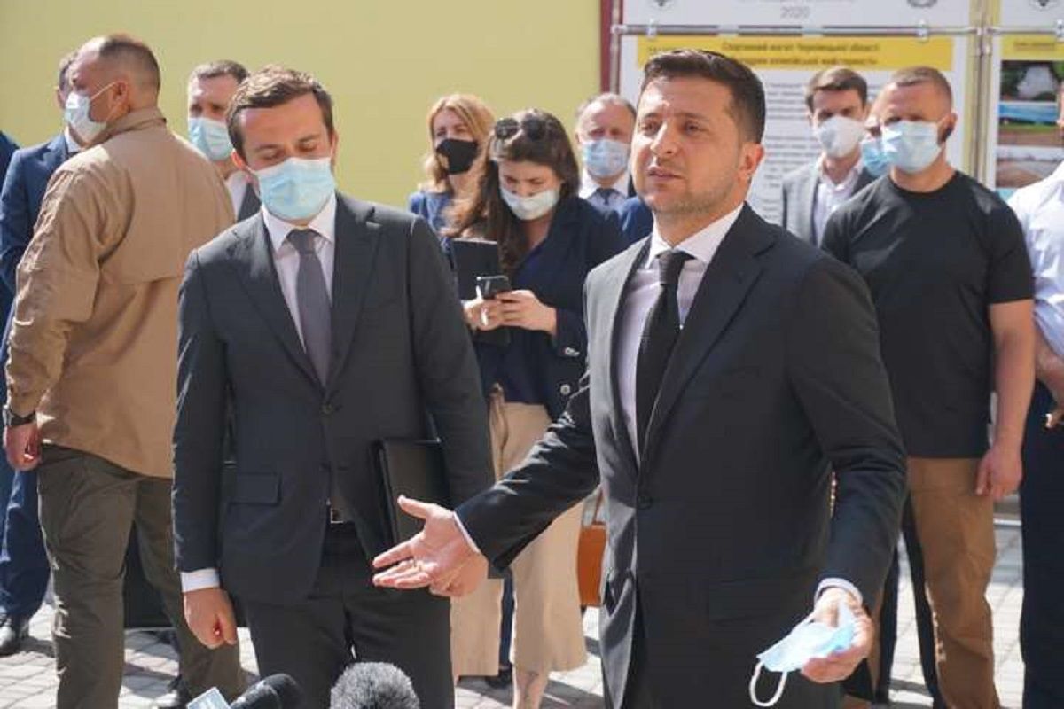 Зеленський вважає, що багато підприємств закрилися через низький курс гривні