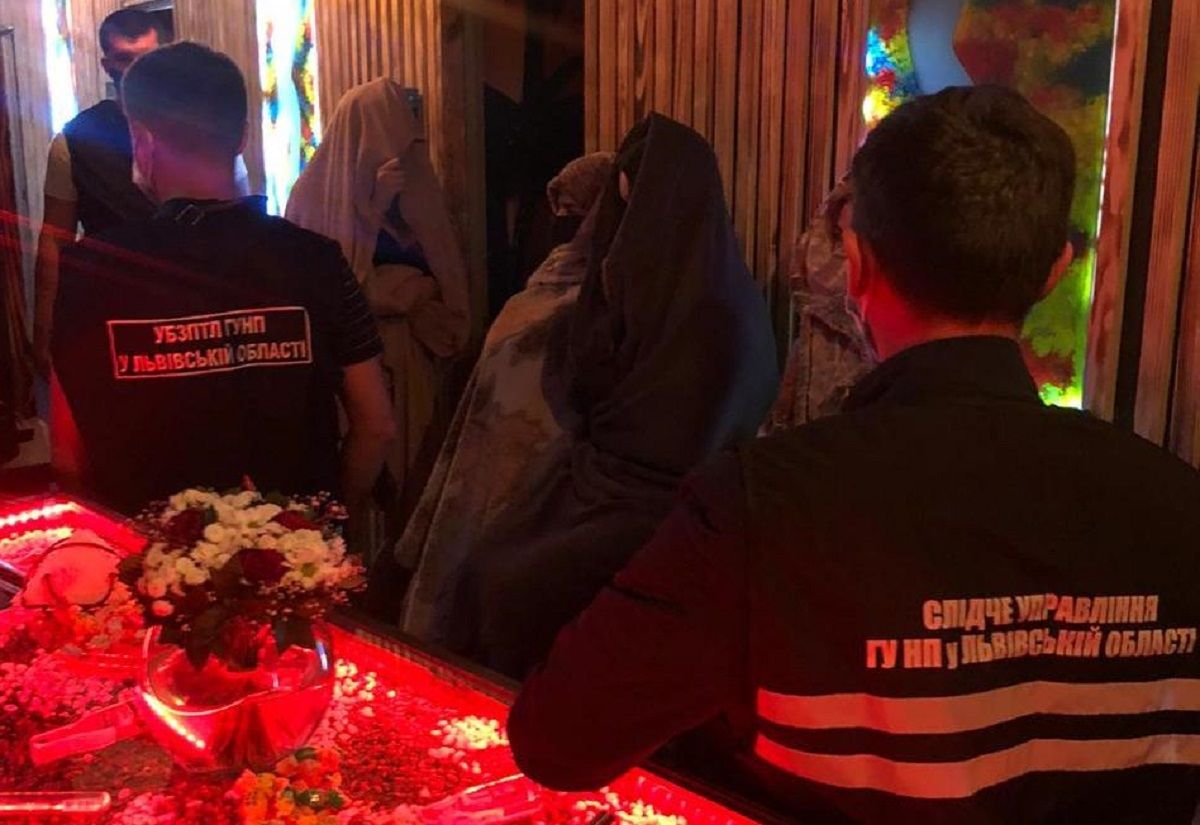 У Львові поліція закрила бордель, що працював як масажний салон