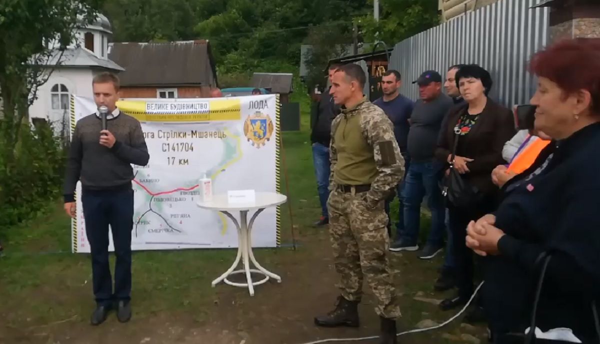 На Львівщині священик оголосив голодування, вимагаючи ремонту дороги