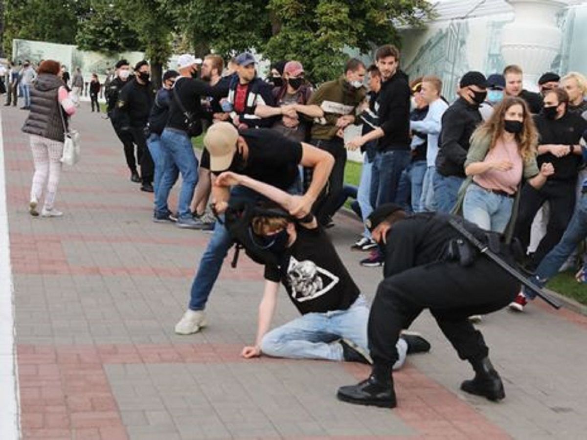У Білорусі почались протести через відмову реєструвати незалежних кандидатів у президенти