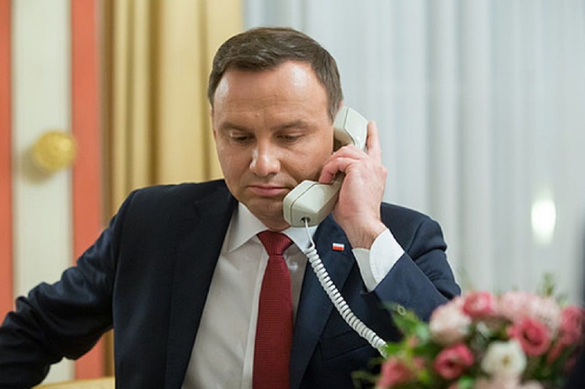 Пранкери з Росії намагались поговорити з президентом Польщі від імені Зеленського