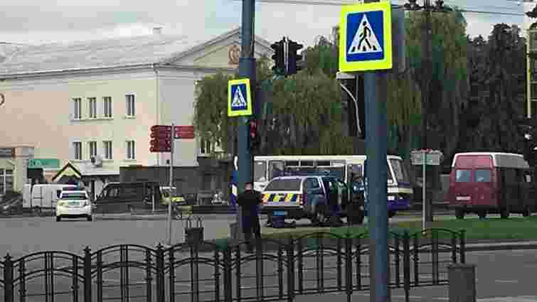 Терорист-одинак захопив автобус із заручниками у центрі Луцька