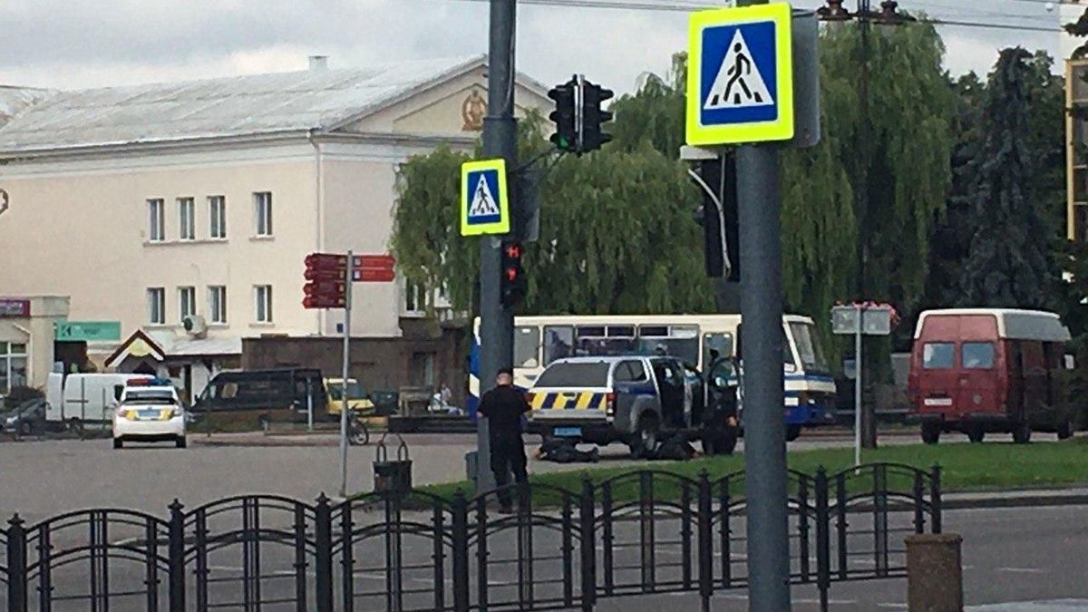 Терорист-одинак захопив автобус із заручниками у центрі Луцька