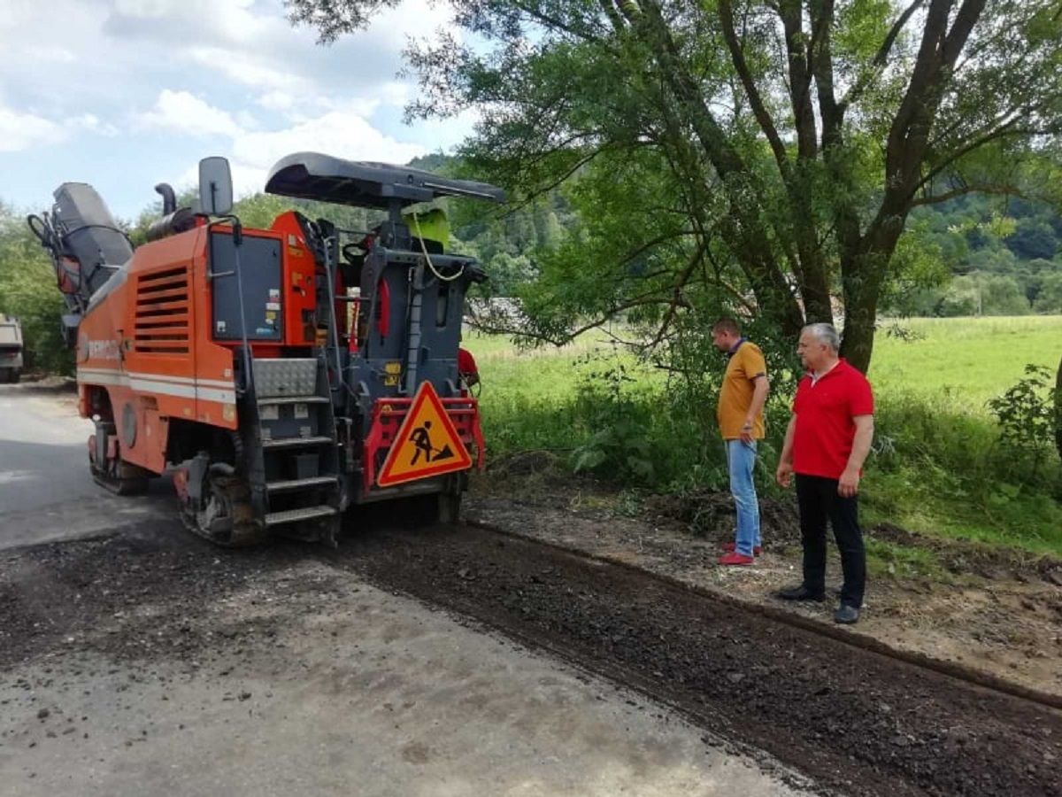 На Львівщині почали ремонт дороги, про яку знімав кліпи місцевий священик