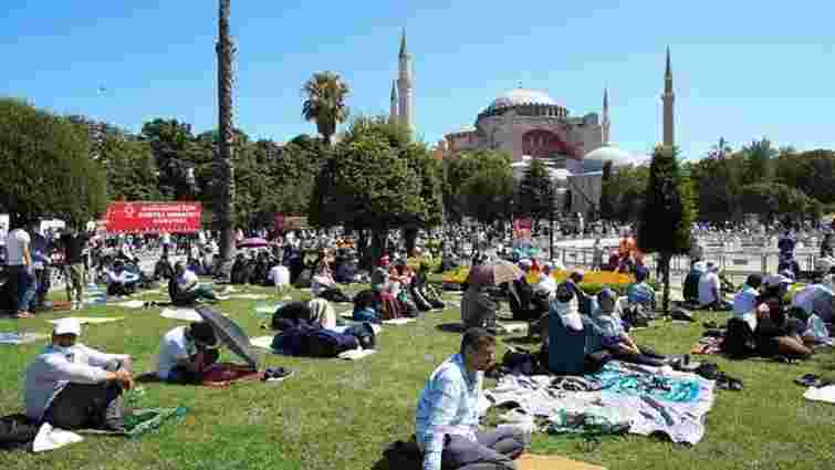 Мусульмани вперше за 86 років провели молитву у соборі Святої Софії в Стамбулі