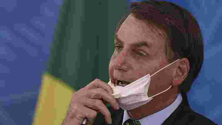 Facebook і Twitter видалили акаунти президента Бразилії через поширення фейків про Covid-19