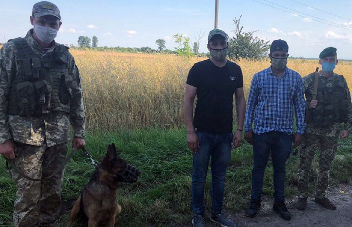 Львівські прикордонники затримали двох індусів-нелегалів