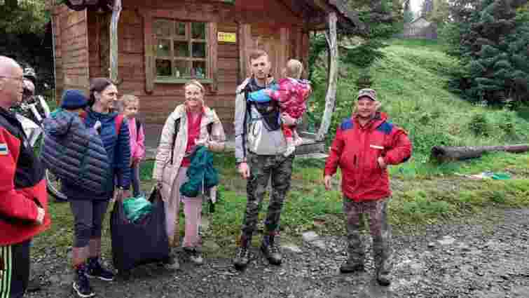 Рятувальники евакуювали з Говерли групу туристів з шістьма дітьми