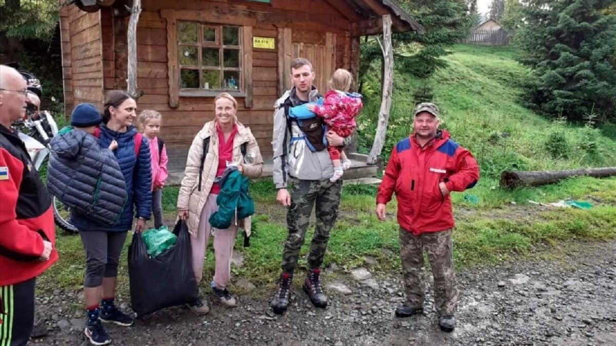 Рятувальники евакуювали з Говерли групу туристів з шістьма дітьми