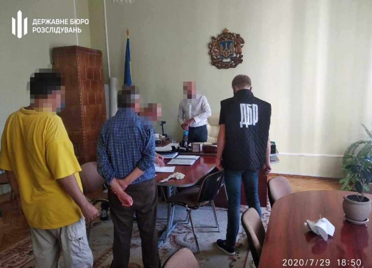 Керівника департаменту освіти і науки Чернівецької ОДА затримали на хабарі