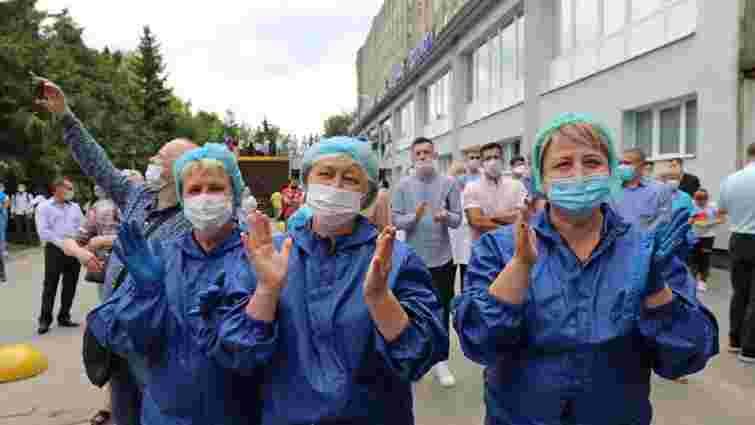 900 медпрацівників Львова отримали допомогу від мерії