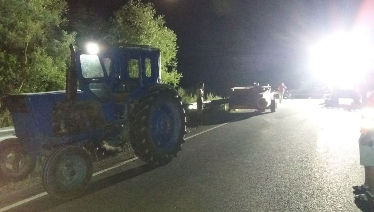 У нічній ДТП на Львівщині два мотоциклісти зіткнулися із трактором