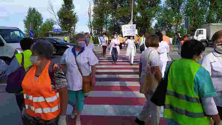 Працівники психлікарні заблокували трасу Київ-Чоп у Миколаївському районі