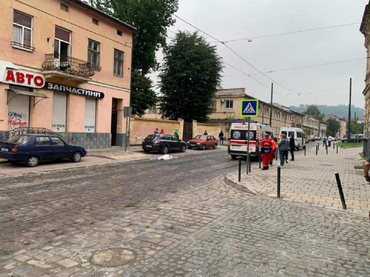 У Львові на вул. Замарстинівській під колесами автомобіля загинула 60-річна жінка