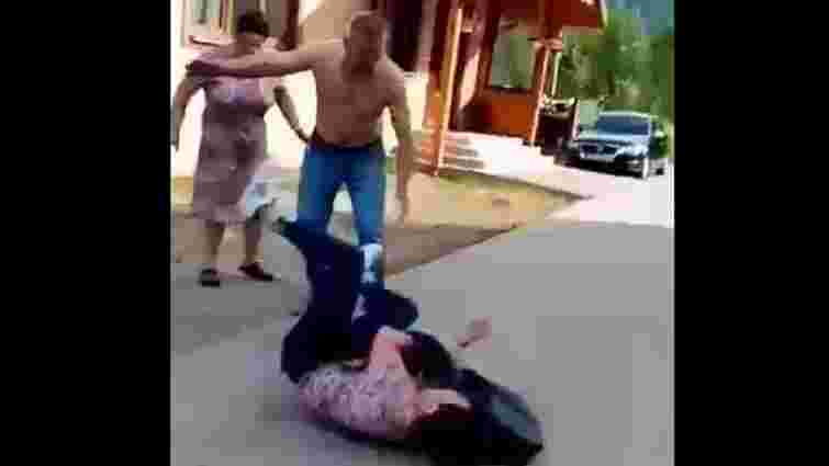 Депутат Сколівської райради від  «Батьківщини» вдарив в обличчя жінку