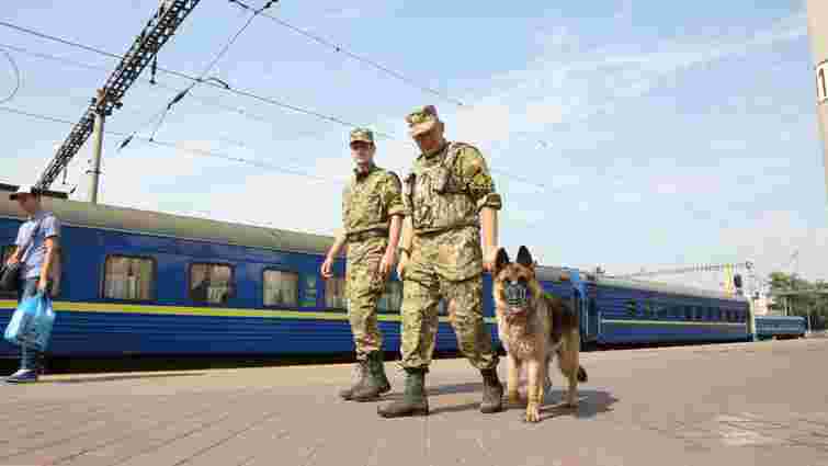 «Укрзалізниця» планує впровадити воєнізовану охорону в поїздах