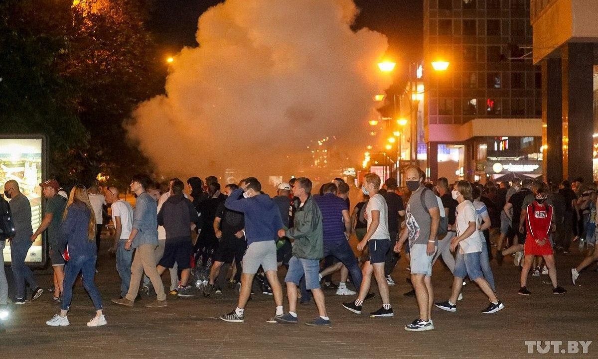 В Білорусі почались масові сутички протестувальників з поліцією