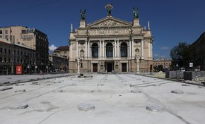  Наприкінці вересня біля львівського оперного театру запрацює сухий фонтан
