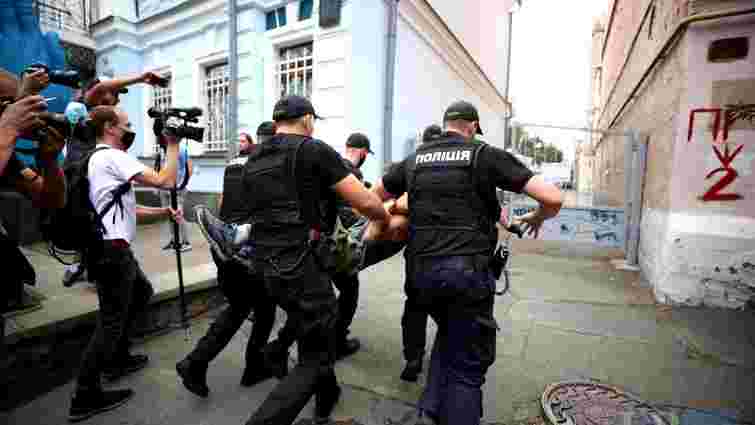 На акції під посольством Білорусі у Києві затримали кількох протестувальників