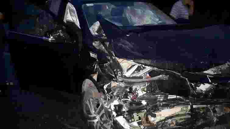 Унаслідок зіткнення трьох автомобілів на об'їзній Львова травми отримали 8 людей 