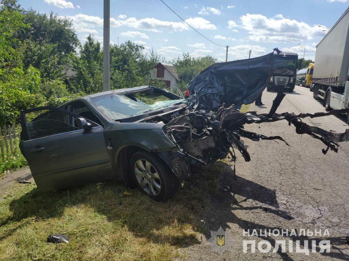 Житель Львівщини загинув у зіткненні легковика з автокраном у Рівненській області